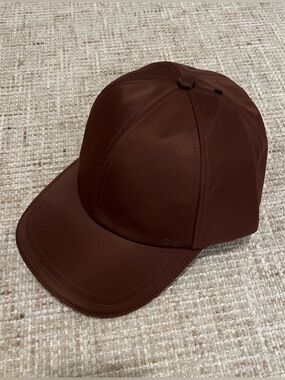 Alo yoga satin off duty cap